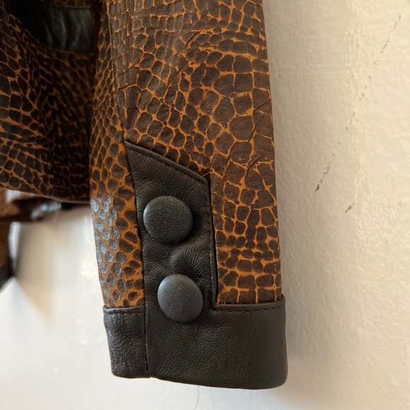 VINTAGE 90s leather CHANEL style matching jacket/skirt sz 36 Small snake print - Picture 7 of 13